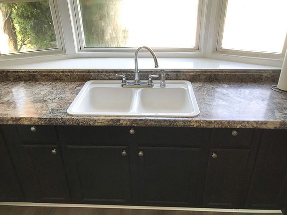 4th image of 1154 W Barry Ln