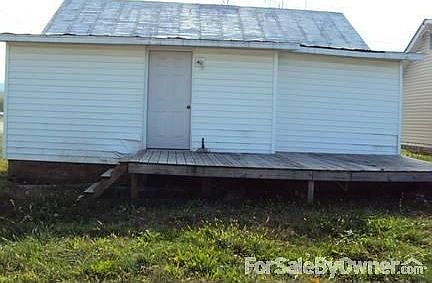 Back of House : Back deck and entrance to crawl space