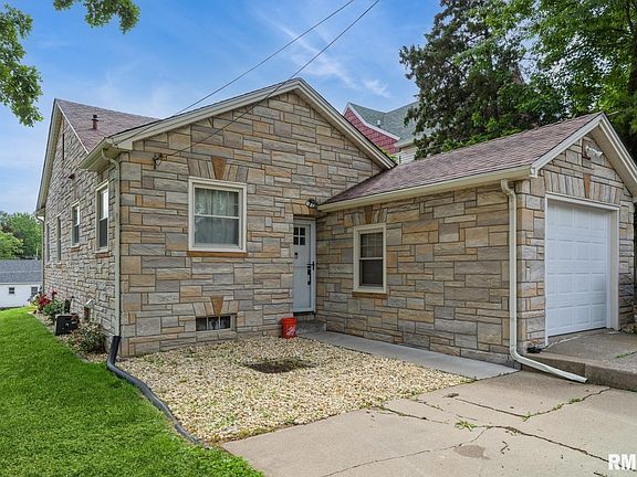 4th image of 2220 Warren St