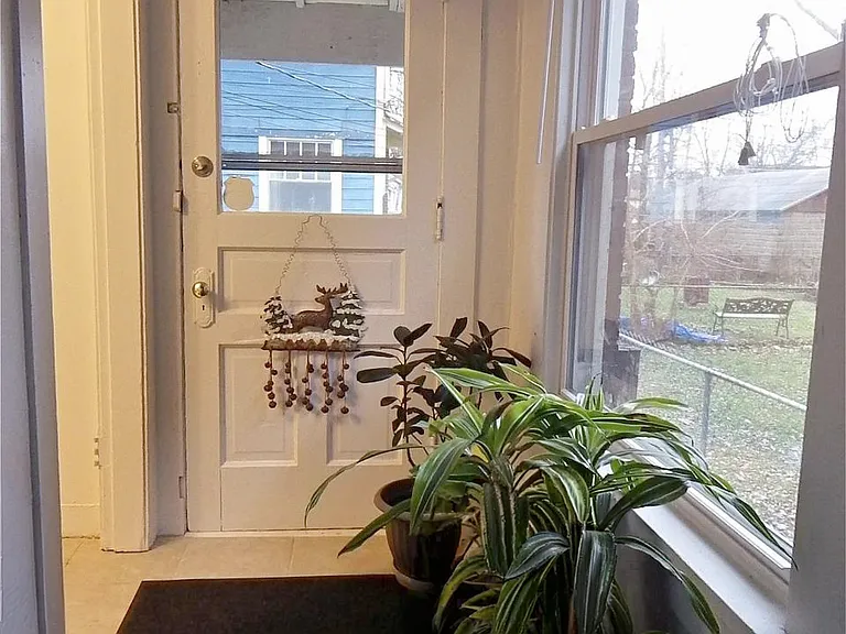 2320 Summit St — Photo 17