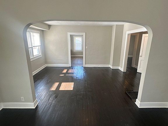 3rd image of 1122 King Ave