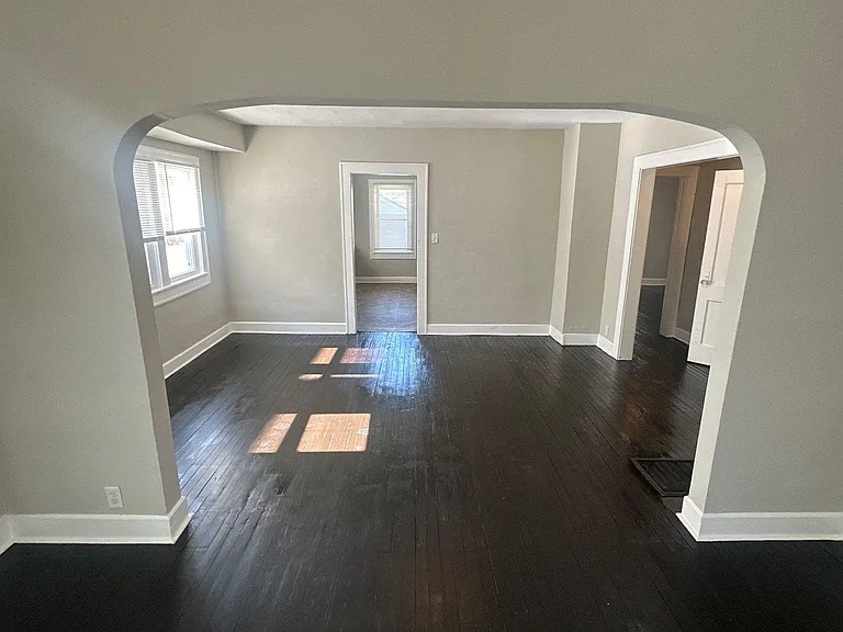 1122 King Ave — Photo 3
