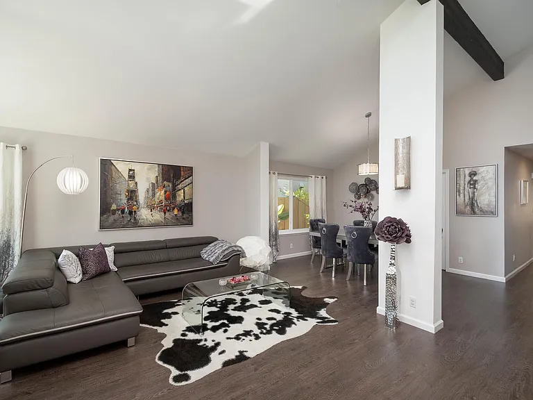 1126 Blythe St — Photo 4