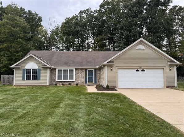 8912 Isabelle Ln, Macedonia, OH 44056