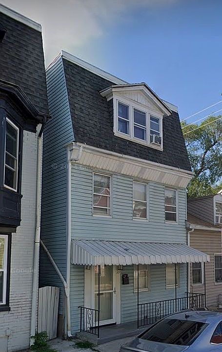 2nd image of 25 E South St