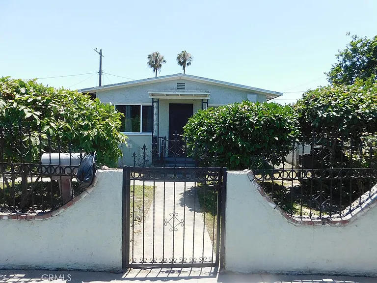 806 E 103rd Pl — Photo 2