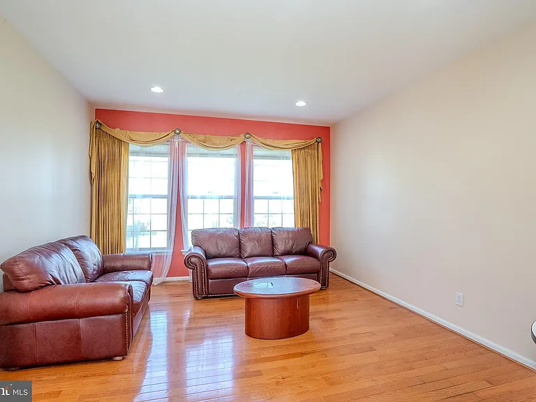 31 Hawthorn Dr — Photo 8