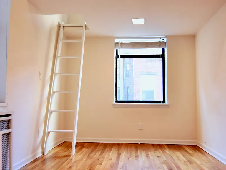 160 W 75th St #1B — Photo 6