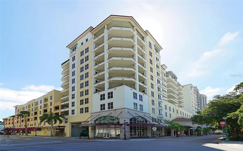 2 bed, 2.5 bath, 1707 sqft, $10,500 — Photo 3