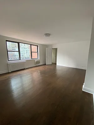 Rented by Manhattan Realty Group | media 4