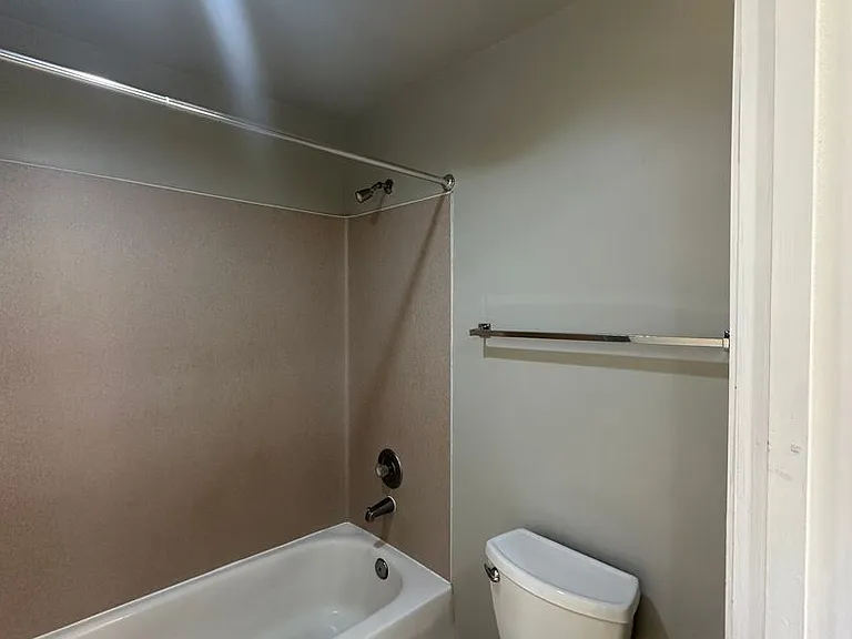 Interlake Apartments — Photo 24
