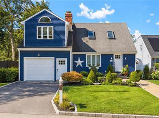 22 King Phillip St, Portsmouth, RI 02871