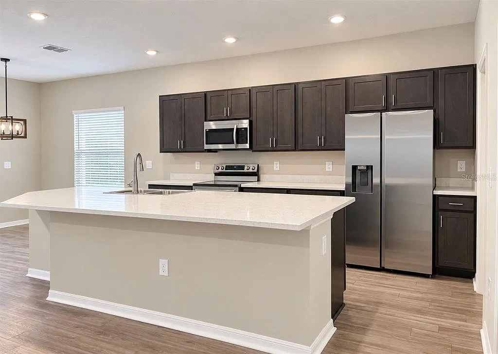 4 bed, 2.5 bath, 1957 sqft, $2,450 — Photo 4