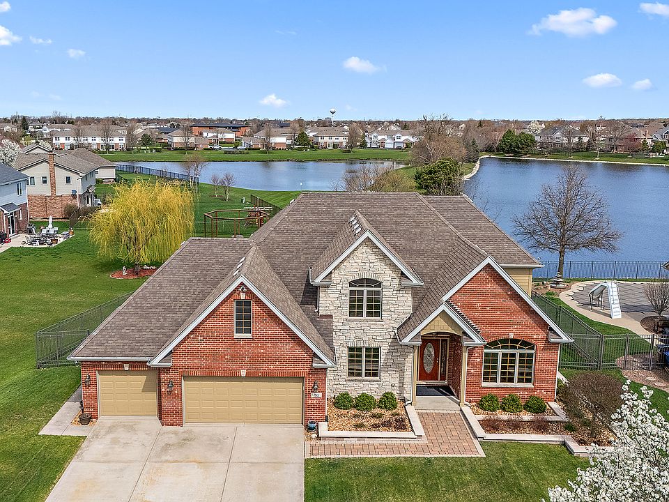 1st image of 785 Stacey Dr