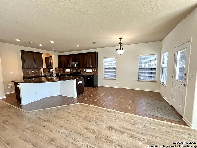 121 Krieg Dr — Photo 7