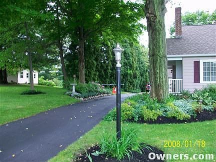 1 AC NEWELY REMODELED MOVE IN CONDITION