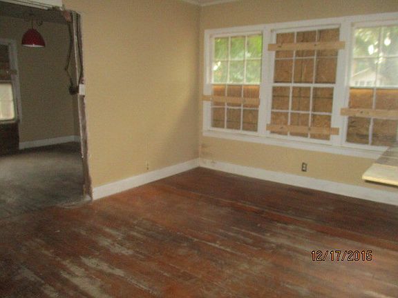 4th image of 701 Holly Dr