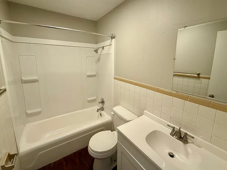 203 N Rogers St — Photo 7