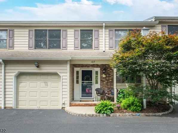 107 Sunrise Dr, Long Hill Twp., NJ 07933