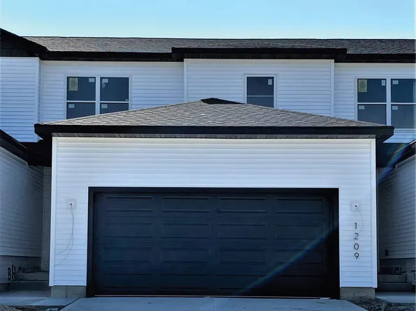 1336 E 28th St, Norwalk, IA 50211