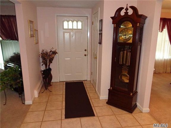 2nd image of 8 Brandy Ln