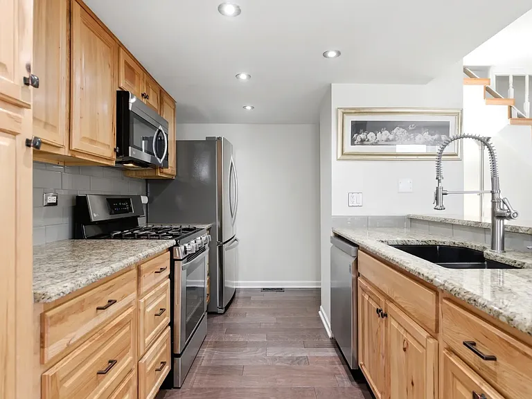 2S734 Winchester Cir W #3 — Photo 6