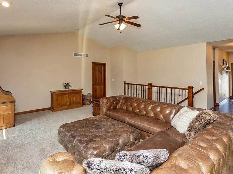 16800 Prairie Dr — Photo 9