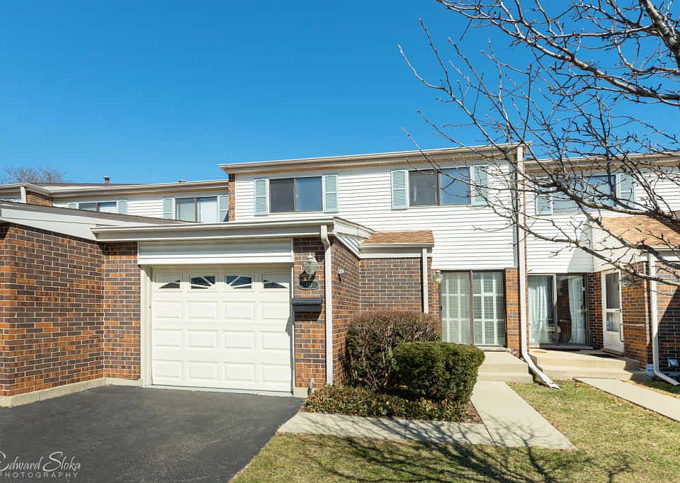 1st image of 40 W Wimbolton Dr
