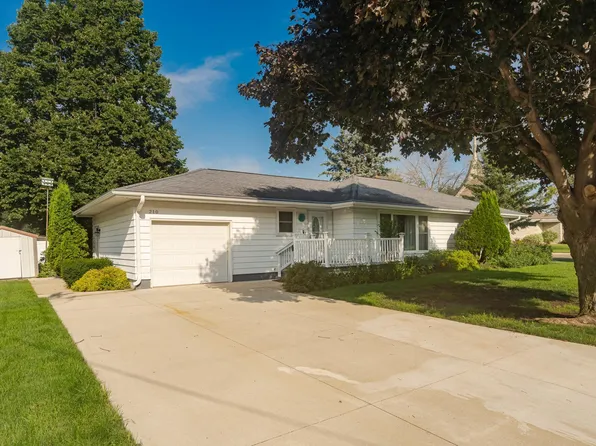 210 Memorial Dr SW, Blooming Prairie, MN 55917