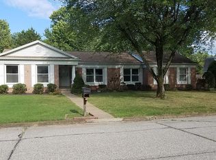 8101 Pine Creek Dr, Evansville, IN 47710