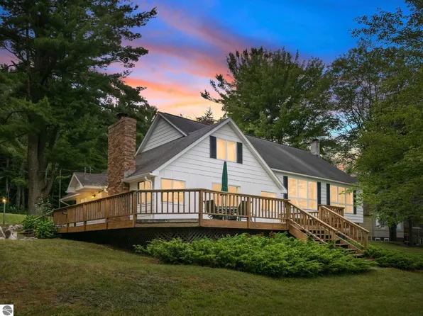 7167 Crystal Springs Rd, Bellaire, MI 49615