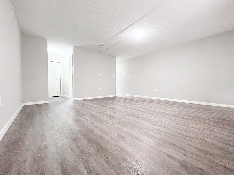 301 N 3rd St #13 — Photo 4