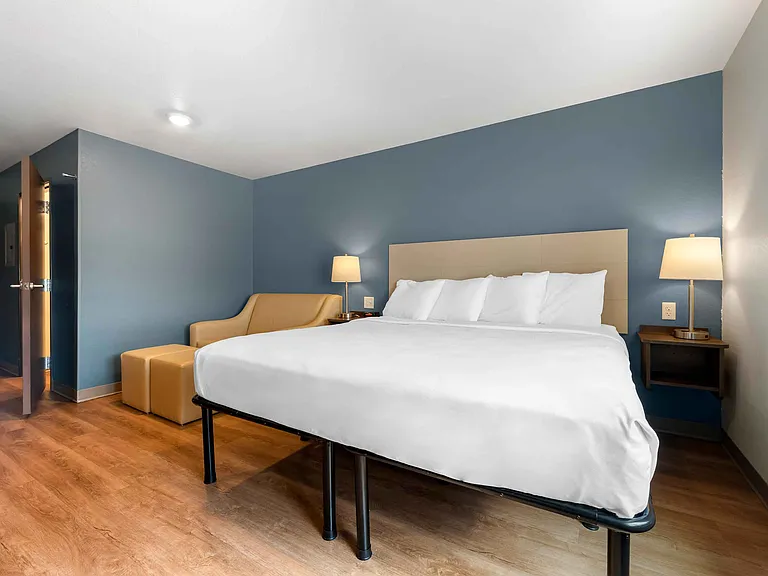 Deluxe Studio - 1 King Bed