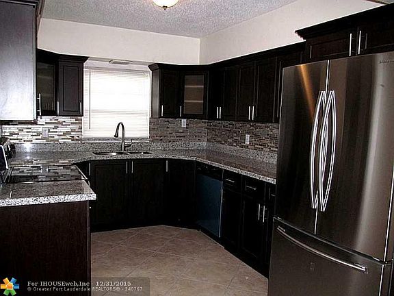 4th image of 745 E Dayton Cir