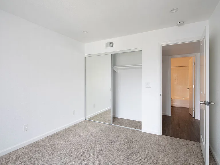 Mission Pacific Apartments — Photo 122