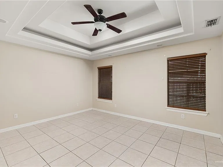 1011 Regal Dr — Photo 7
