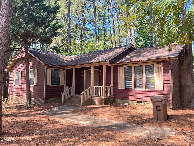 200 Lake Pine Dr — Photo 1