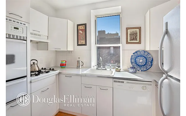 Rented by Douglas Elliman | media 32