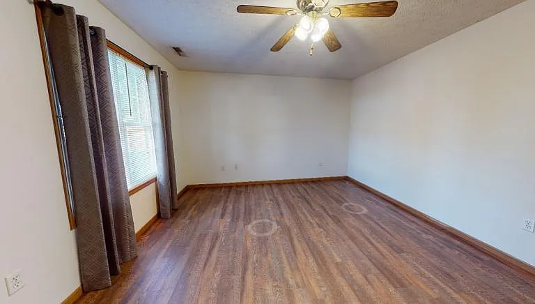 907 W Cherry St — Photo 12