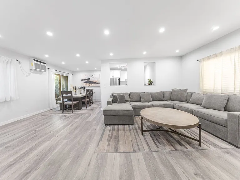 3010 Montrose Ave #26 — Photo 16