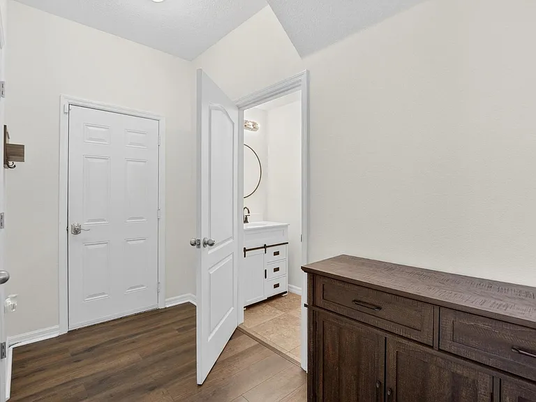 714 Ashentree Dr — Photo 17