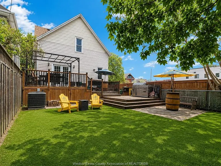 521 Windermere Rd — Photo 30