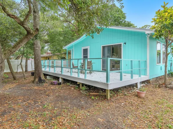 236 NE 62nd St, Oak Island, NC 28465