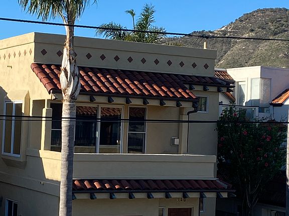 - Neighborhood Vibe _ Quiet, upscale coastal neighborhood just minutes walk to the oceans edge & great local Shell Beach restaurants & a short drive to downtown Pismo Beach.