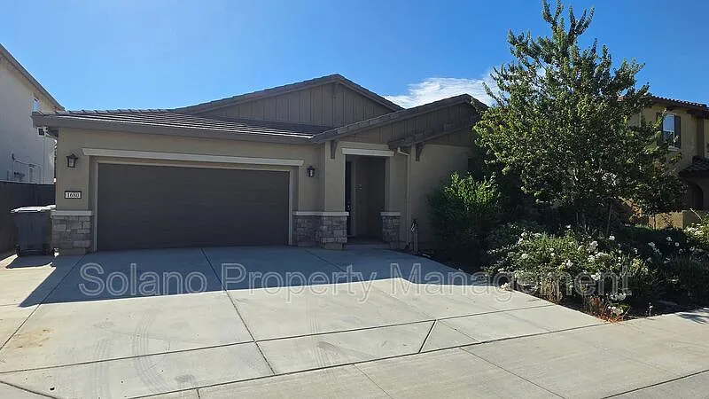 5 bed, 4.0 bath, 2676 sqft, $3,975 — Photo 1