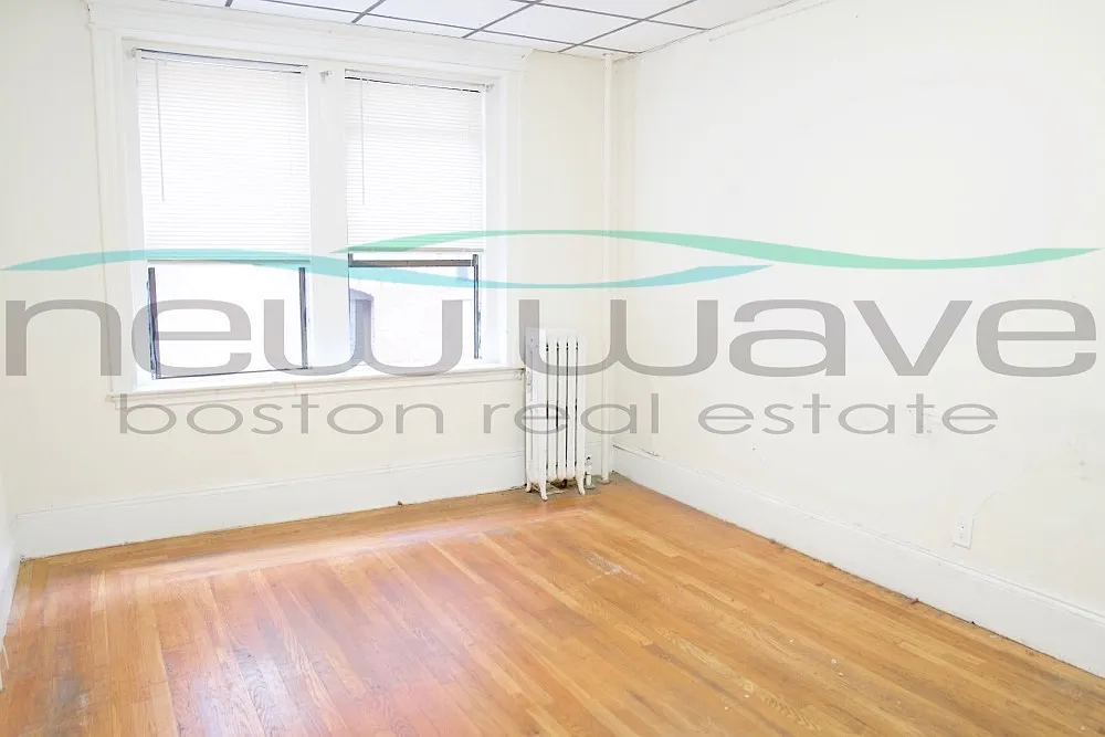 3 bed, 950 sqft, $4,800 — Photo 4