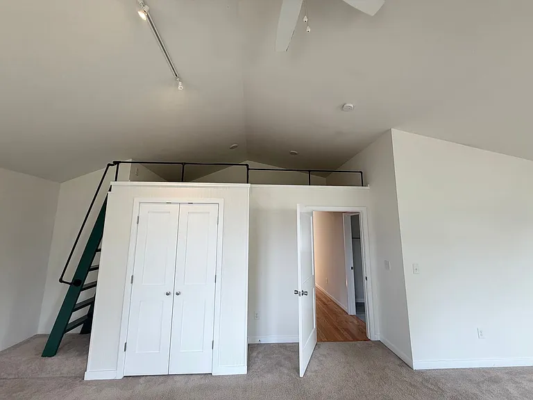1500 Meridian St — Photo 42