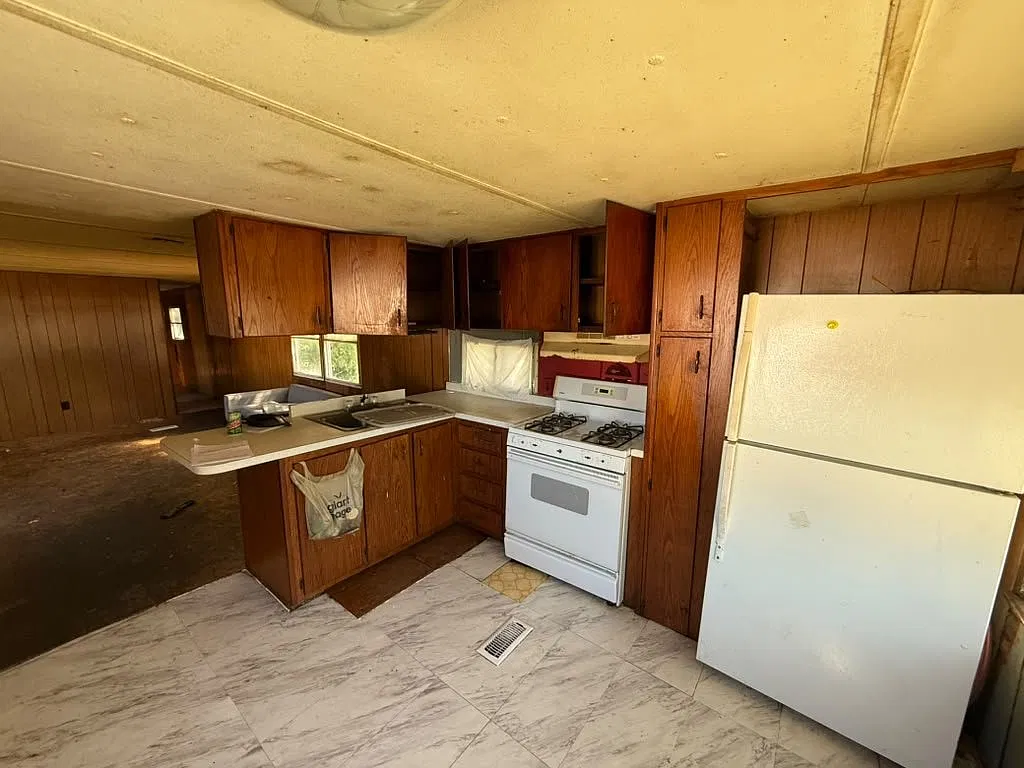 2 Bedroom, 1 Bath Mobile Home for Sale - $1,000 or Best Offer — Photo 3