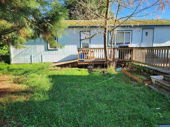 1241 S 4th St, Cottage Grove, OR 97424