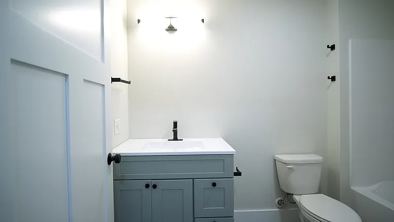 4 bed, 2.0 bath, $4,680 — Photo 4
